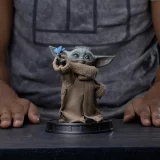 Statuetka The Mandalorian - Grogu Butterfly Wonder (Iron Studios) - Figurka