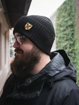 Czapka Kingdom Come: Deliverance II - Herb Jana Ptaszka z Pirksztajnu