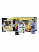 Zestaw podarunkowy One Piece - Netflix & Chill Gift Box (figurka, butelka, koc, naklejki)