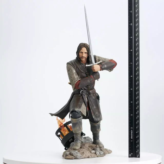 Figurka Lord of the Rings - Aragorn Gallery Diorama (DiamondSelectToys)