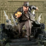 Soška Indiana Jones - Raiders of the Lost Ark Deluxe Gallery Diorama (DiamondSelectToys)