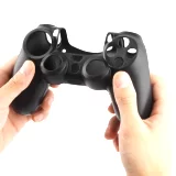 Silikonowy pokrowiec na kontroler DualShock 4 - czarny