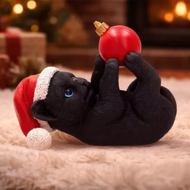 Ozdoba choinkowa Jingle Paws - Cat in Santa Hat Playing With Bauble (Nemesis Now) - Nemesis Now 