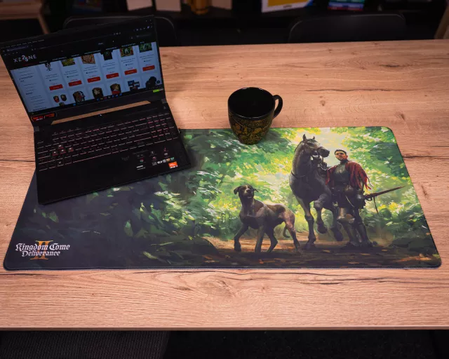 Podkładka pod mysz Kingdom Come: Deliverance II - Henryk i Orzech w lesie (89 × 40 cm) - Akcesoria
