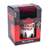 Dárkový set Stranger Things - hrnek a ponožky