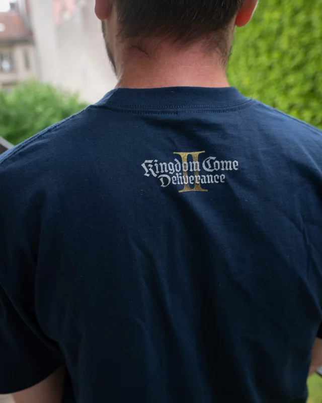 Tričko Kingdom Come: Deliverance II - Logo hry (velikost XXXXL) - Xzone Originals
